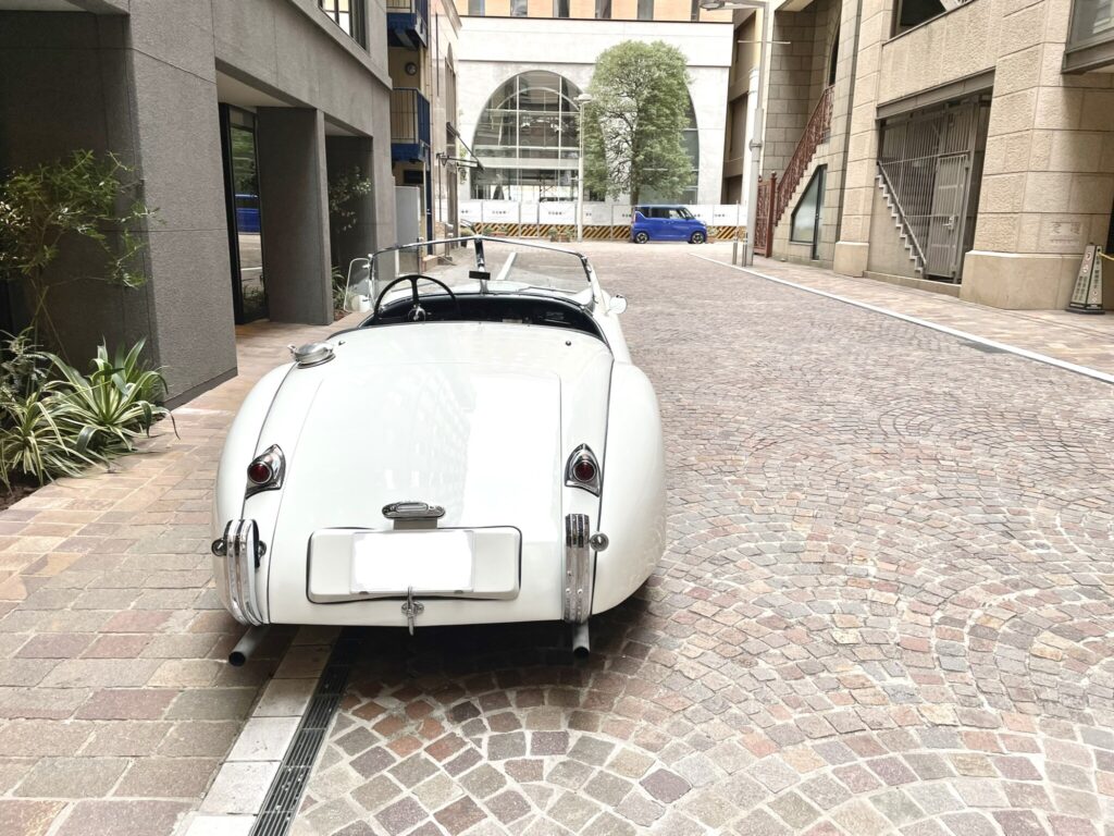 jaguar_XK120_Roadster_AUTODIRECT_011