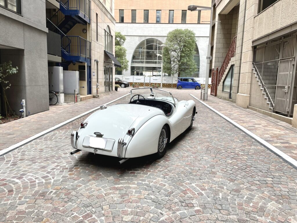 jaguar_XK120_Roadster_AUTODIRECT_002